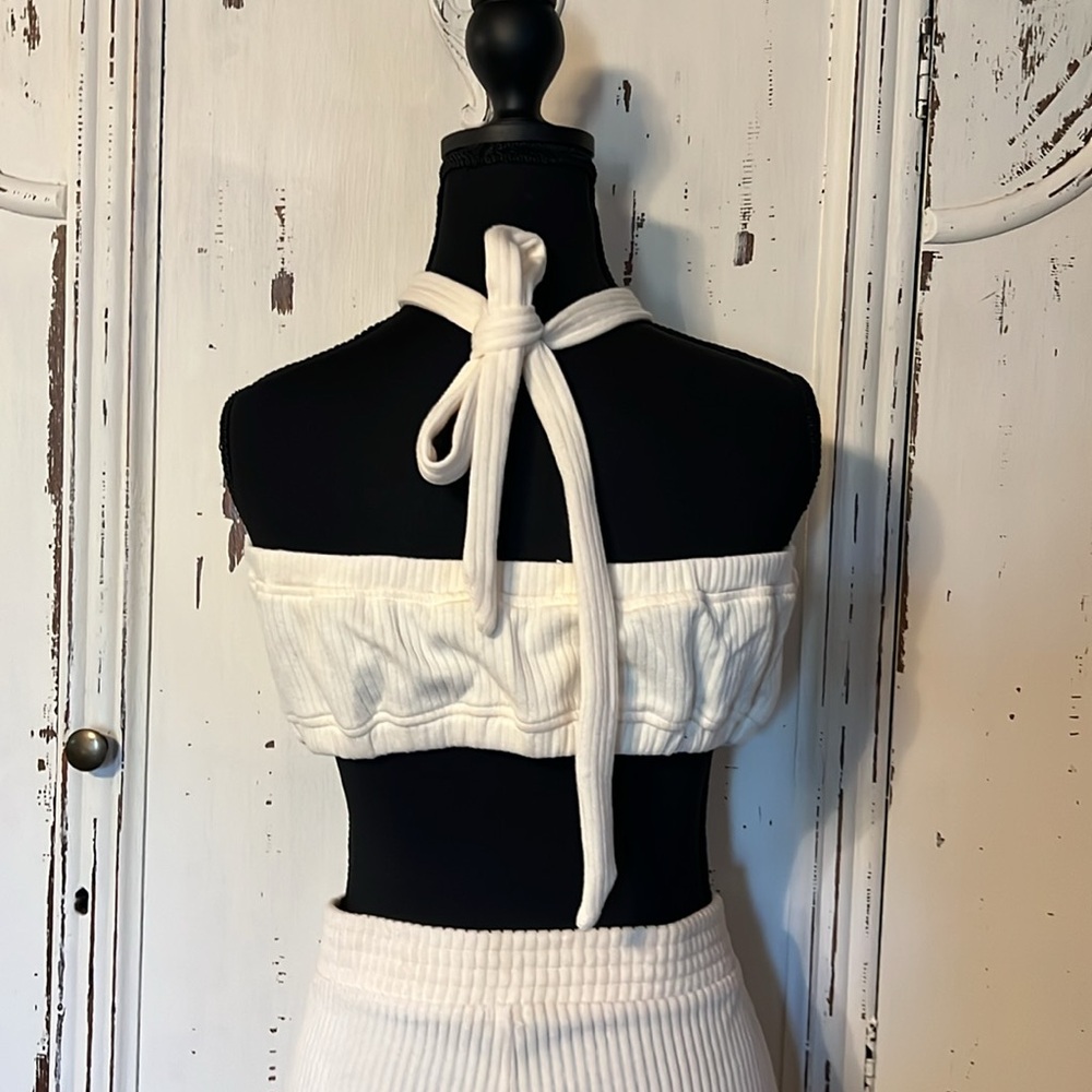 WeWoreWhat Cream Textured halter tie bra top - Picture 2 of 10